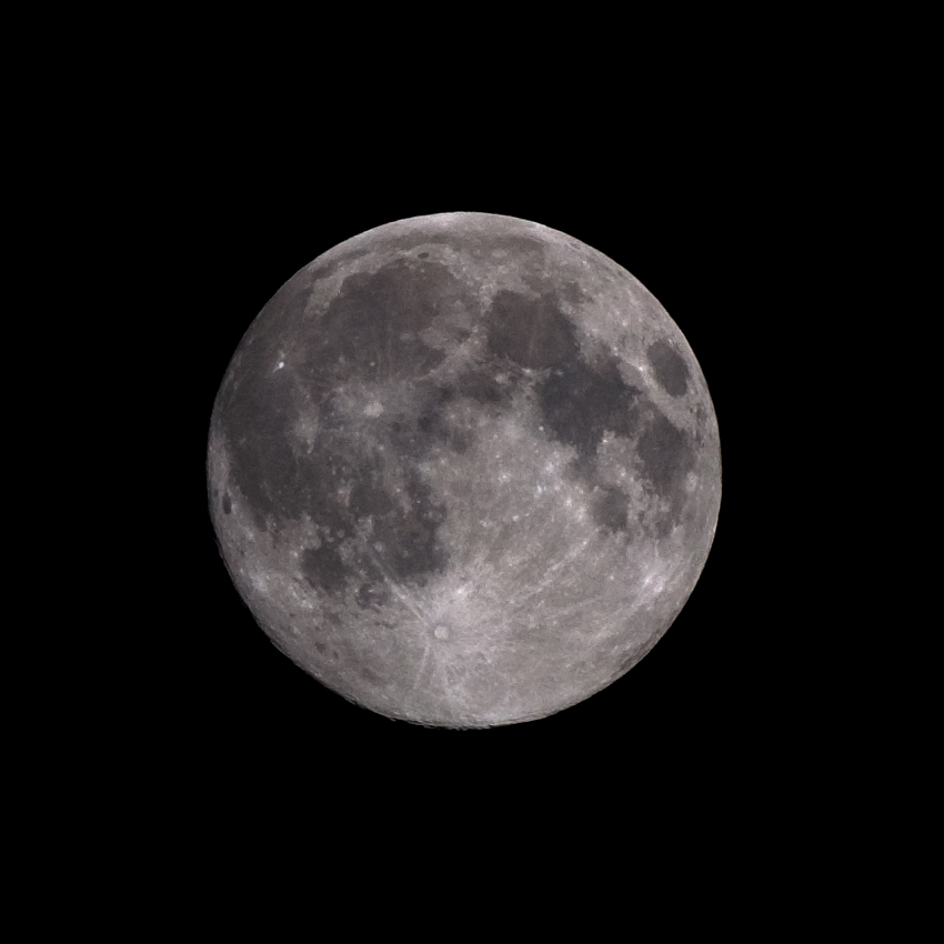 Moon at 300mm, perfect focus